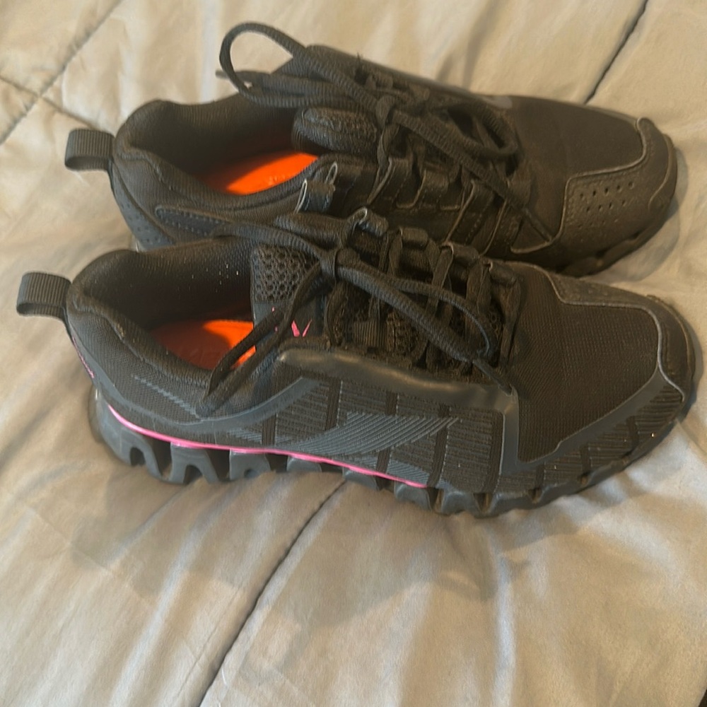 Size 5 Reebok shoes